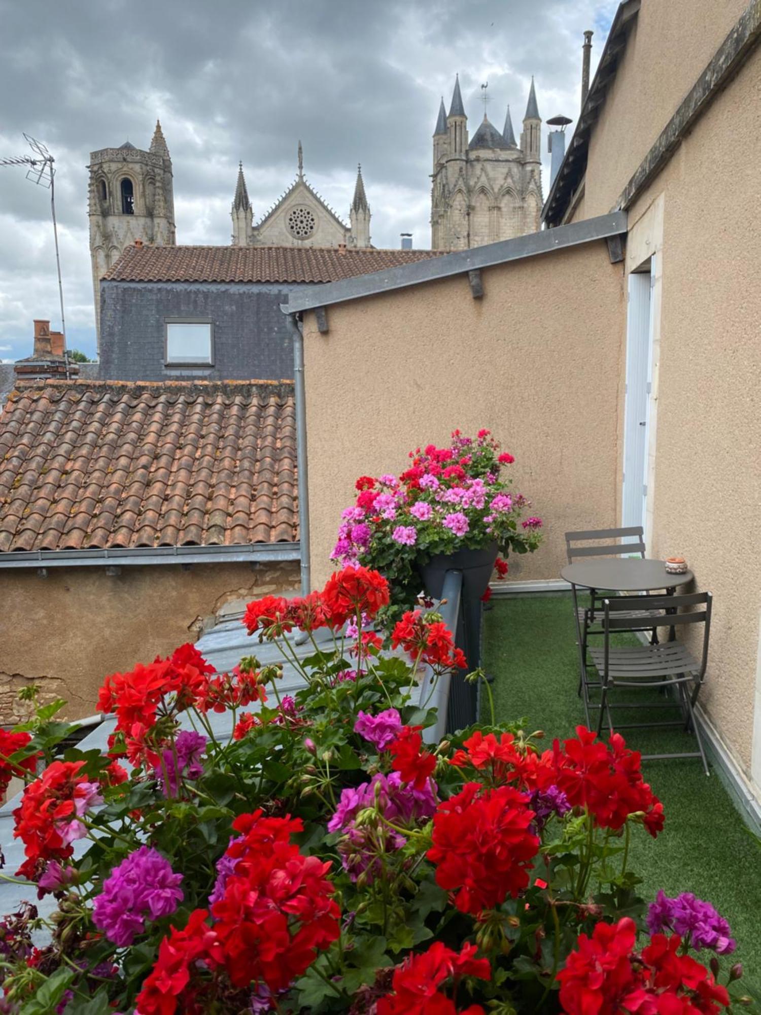 • Bel Appartement - Centre Historique De Poitiers Eksteriør bilde
