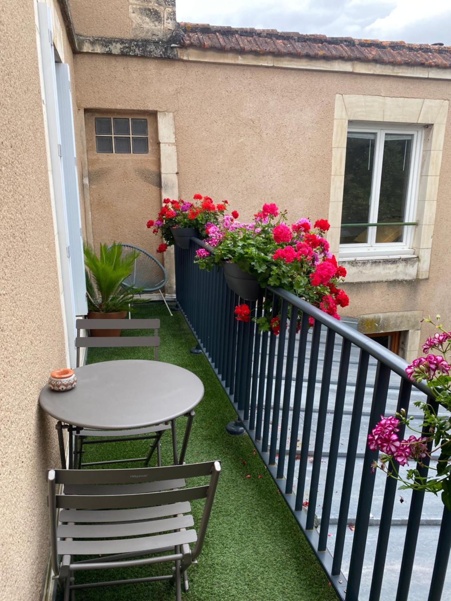 • Bel Appartement - Centre Historique De Poitiers Eksteriør bilde